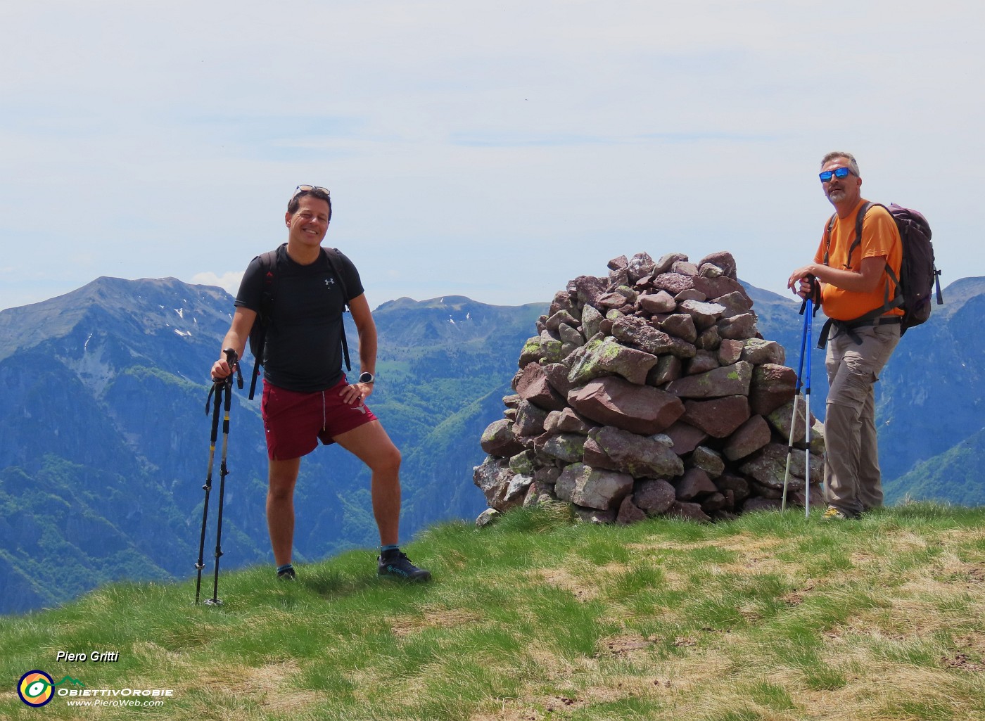 57 All'omone del Monte Avaro (2088 m).JPG